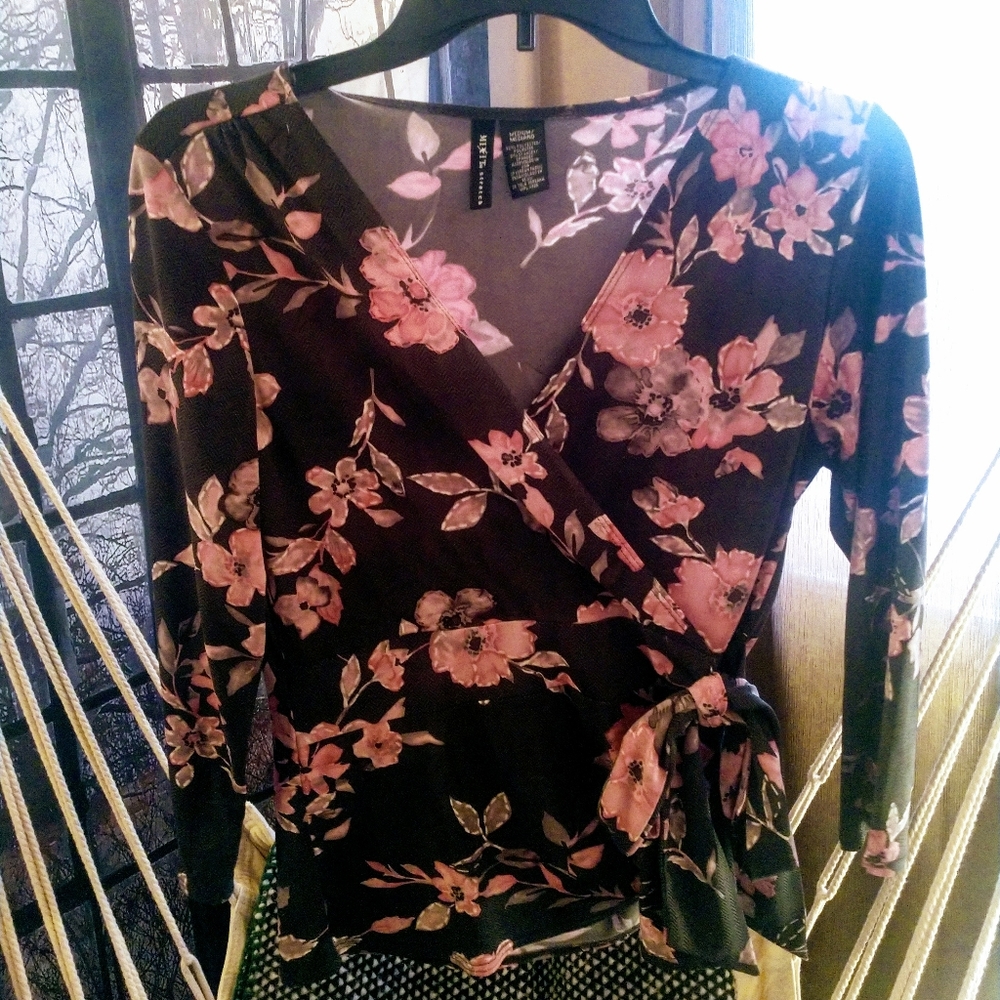 Wrap around, v-neck blouse, with tie at front.